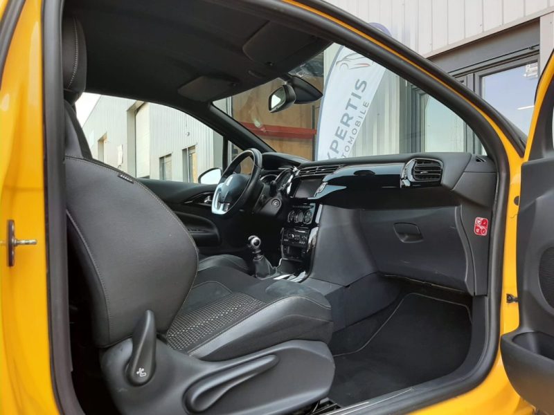 CITROEN DS3 1.6 HDi 110CV SPORTCHIC ( PREMIERE MAIN )