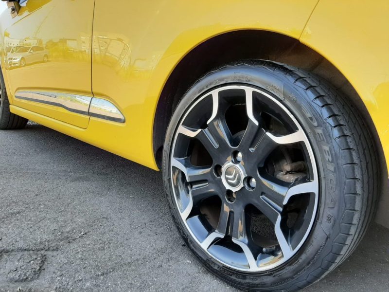 CITROEN DS3 1.6 HDi 110CV SPORTCHIC ( PREMIERE MAIN )