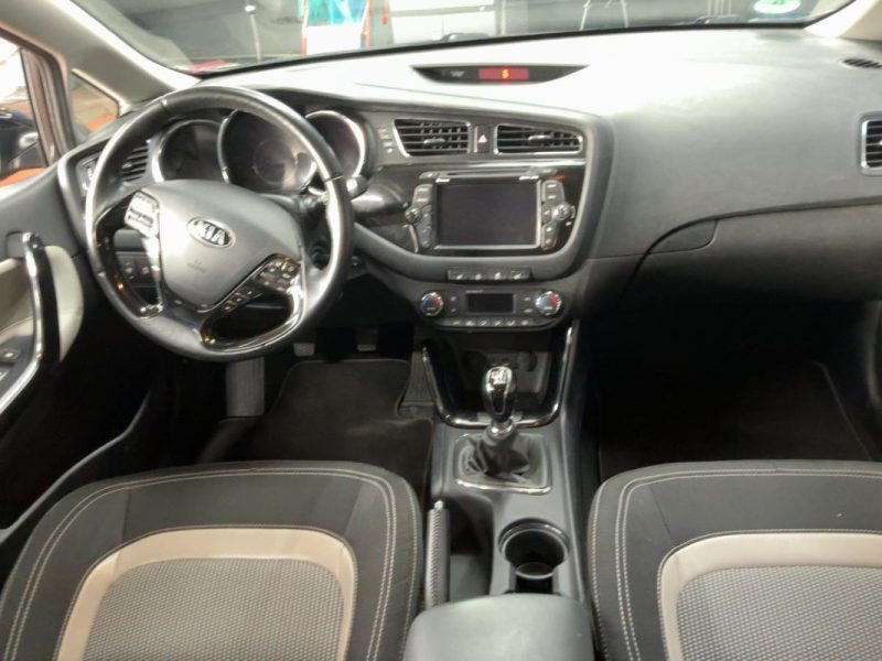 KIA CEED CEE'D 1.6 CRDI DREAM TEAM 130ch Sièges chauffants GPS Caméra