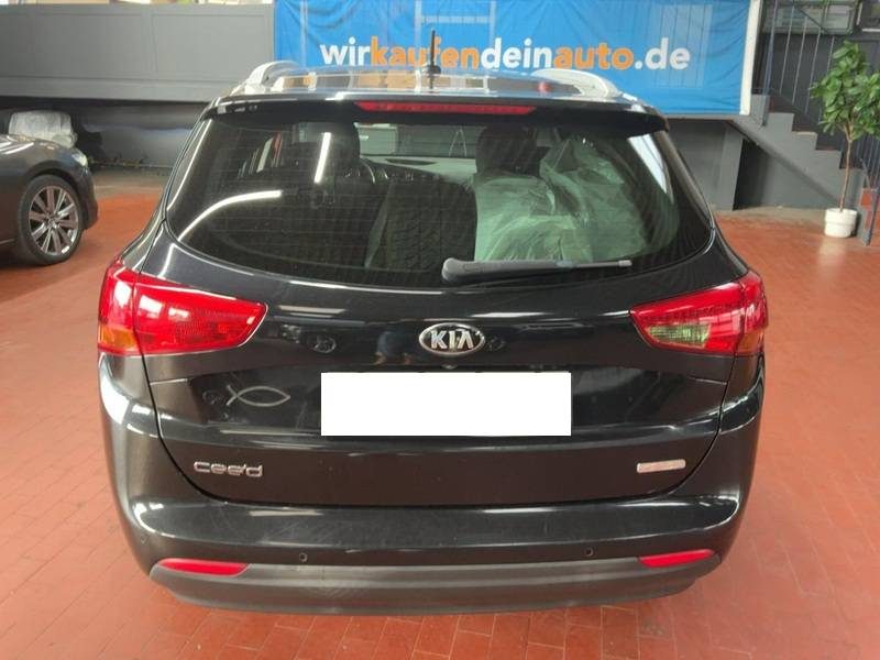 KIA CEED CEE'D 1.6 CRDI DREAM TEAM 130ch Sièges chauffants GPS Caméra
