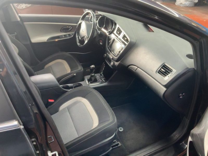 KIA CEED CEE'D 1.6 CRDI DREAM TEAM 130ch Sièges chauffants GPS Caméra