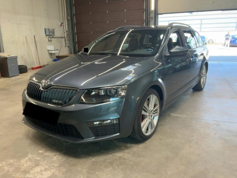 SKODA OCTAVIA  COMBI 2.0 TSI 220 RS