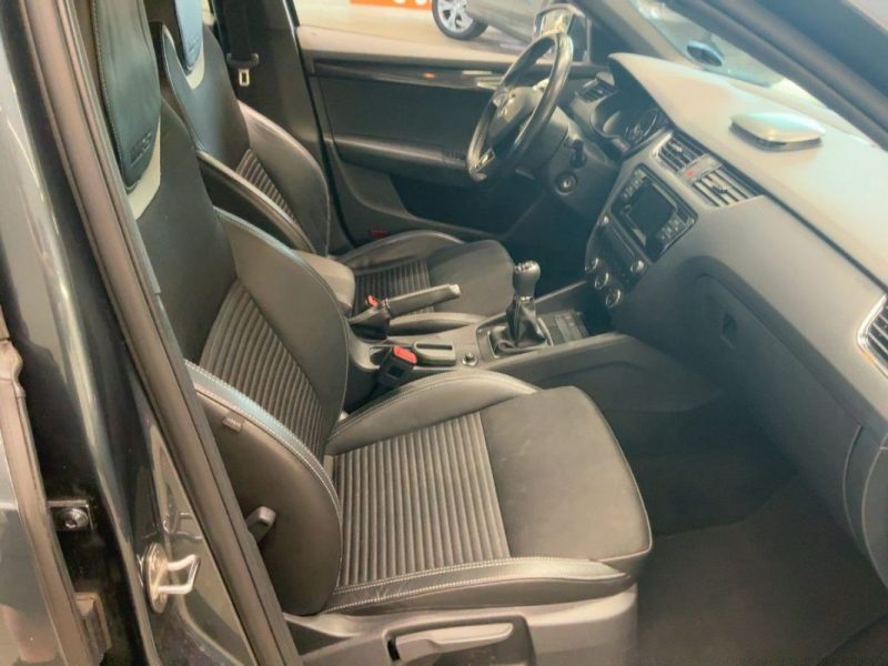 SKODA OCTAVIA  COMBI 2.0 TSI 220 RS