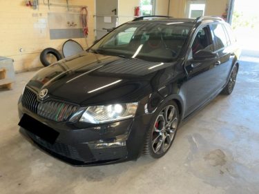 SKODA OCTAVIA COMBI 2.0 TSI 220 RS DSG*PANO*CAMERA*GPS*
