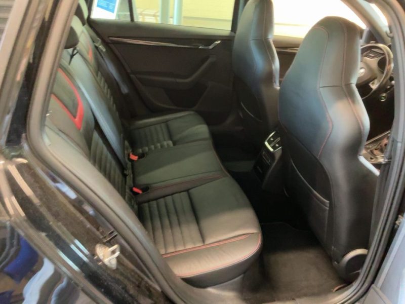 SKODA OCTAVIA COMBI 2.0 TSI 220 RS DSG*PANO*CAMERA*GPS*