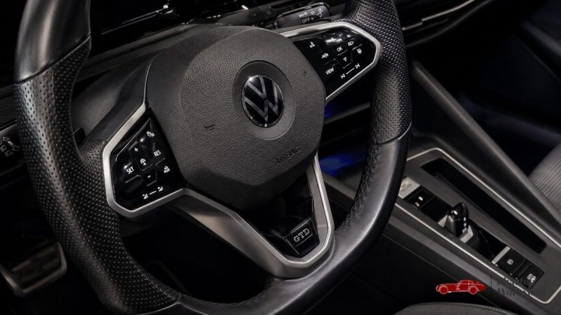 Volkswagen Golf VIII GTD 2.0 TDI 200 DSG7 – 2021 – IQ.Light – Travel Assist – Black Style