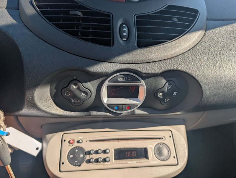 RENAULT TWINGO II 1.2 16V 75CH DYNAMIC 1ERE MAIN TOIT OUVRANT/CLIM AUTO /JANTES ALU
