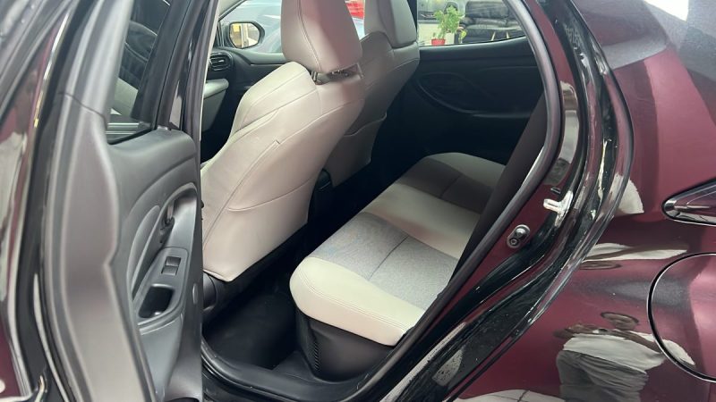 TOYOTA YARIS 4 ICONIQ 116cv HYBRIDE/1 ERE MAIN/TVA RECUPERABLE