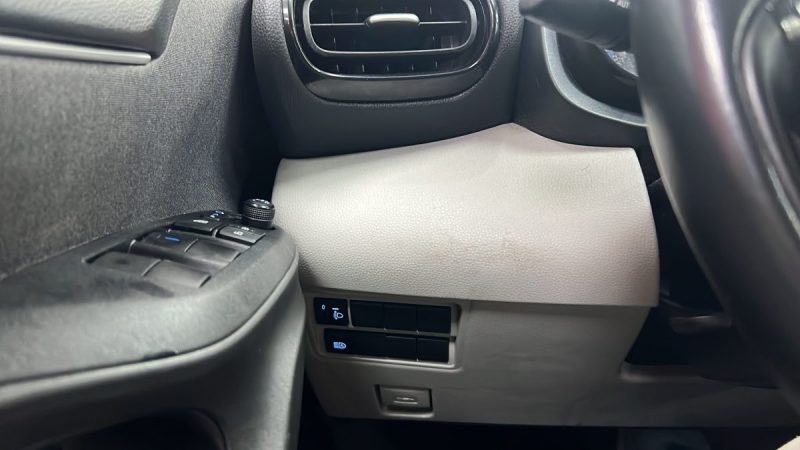TOYOTA YARIS 4 ICONIQ 116cv HYBRIDE/1 ERE MAIN/TVA RECUPERABLE