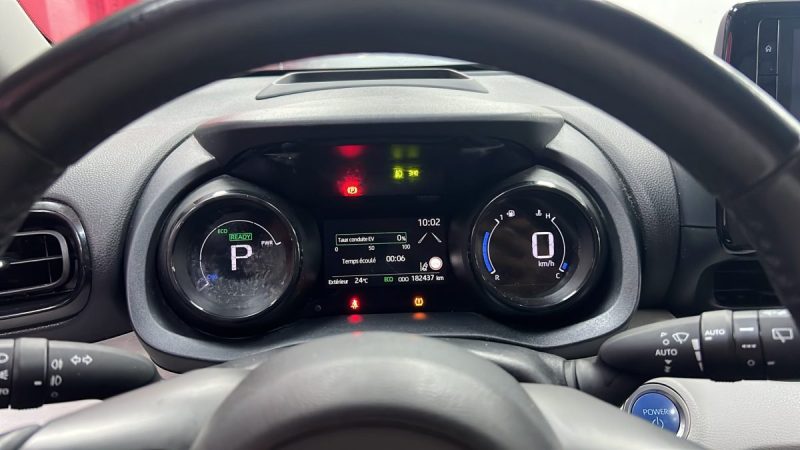 TOYOTA YARIS 4 ICONIQ 116cv HYBRIDE/1 ERE MAIN/TVA RECUPERABLE