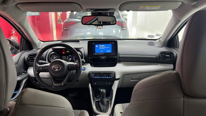 TOYOTA YARIS 4 ICONIQ 116cv HYBRIDE/1 ERE MAIN/TVA RECUPERABLE