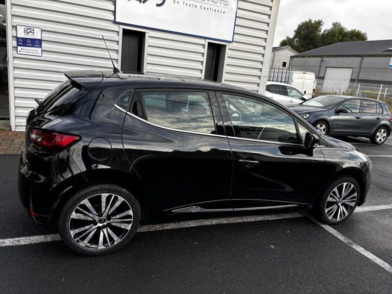 RENAULT CLIO IV TCE 120 INITIALE PARIS EDC 2015