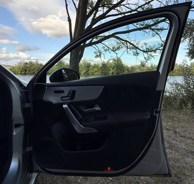 Mercedes Classe A 200d AMG Line  (Toit Ouvrant | Caméra 360° | Sièges électriques chauffant)