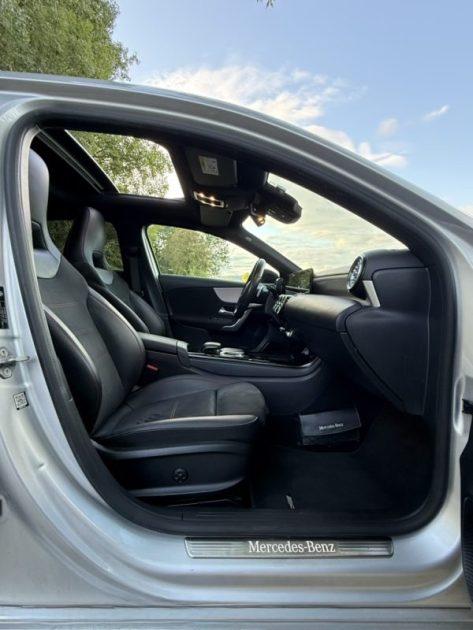 Mercedes Classe A 200d AMG Line  (Toit Ouvrant | Caméra 360° | Sièges électriques chauffant)