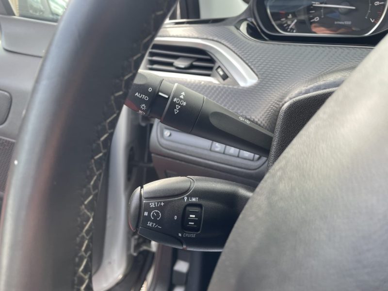 PEUGEOT 208 1.2L 110CV ALLURE    GARANTIE 3/12 MOIS 2016