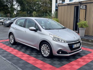 PEUGEOT 208 1.2L 110CV ALLURE    GARANTIE 3/12 MOIS 2016