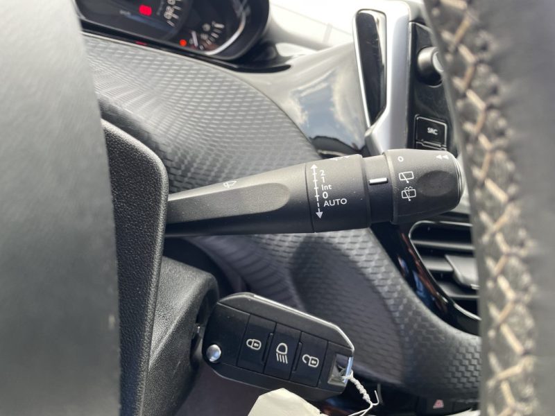 PEUGEOT 208 1.2L 110CV ALLURE    GARANTIE 3/12 MOIS 2016