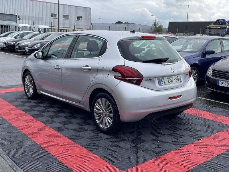 PEUGEOT 208 1.2L 110CV ALLURE    GARANTIE 3/12 MOIS 2016