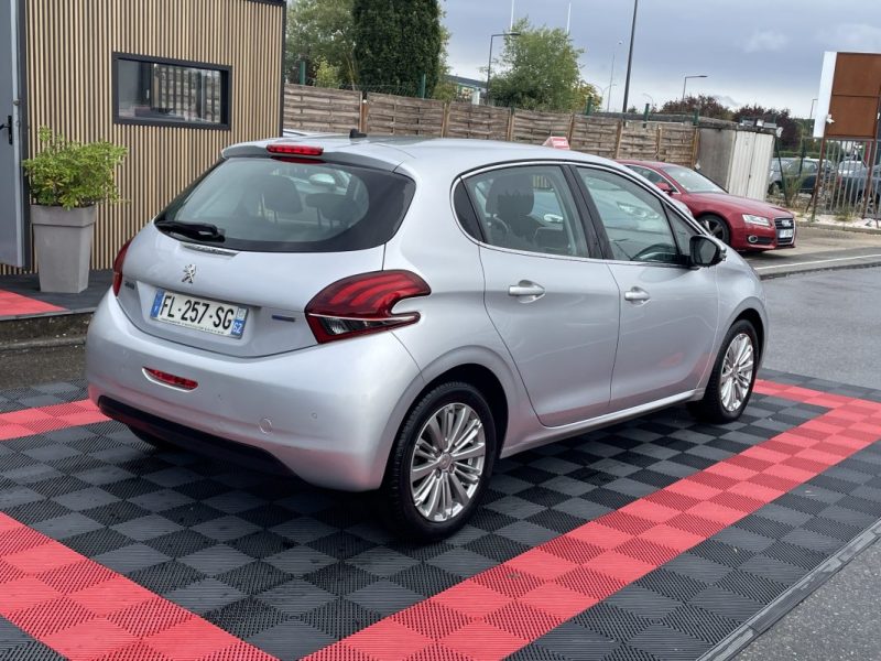 PEUGEOT 208 1.2L 110CV ALLURE    GARANTIE 3/12 MOIS 2016