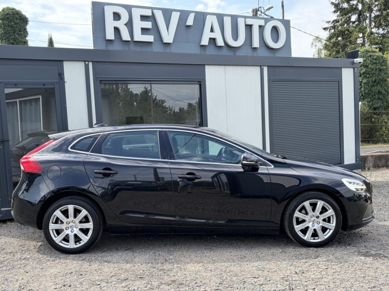 Volvo V40 II T2 2.0 Ti 122ch Inscription Navigation / LEDS / Sieges cuir / Combine digital 63.000 km