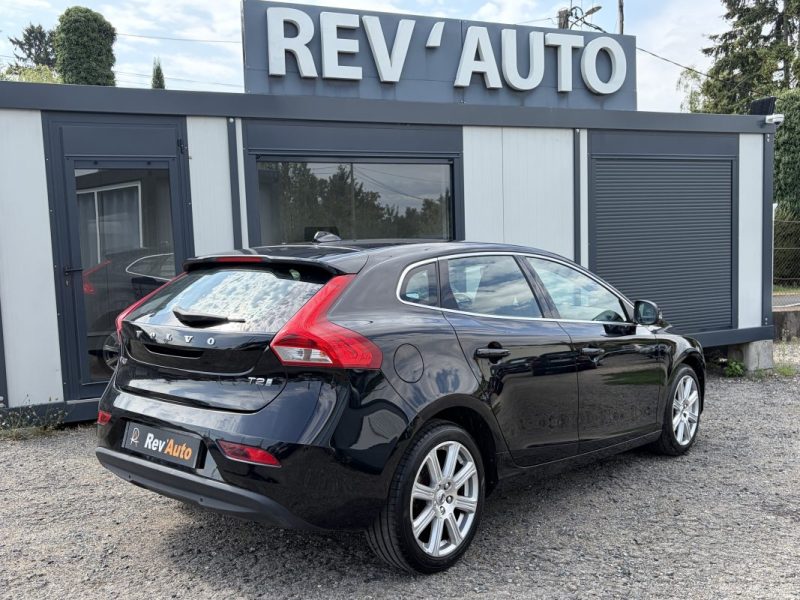 Volvo V40 II T2 2.0 Ti 122ch Inscription Navigation / LEDS / Sieges cuir / Combine digital 63.000 km