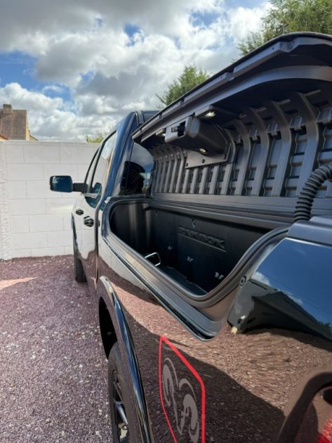 Dodge Ram 1500 Crew Cab Laramie 5.7 V8 HEMI 395 CH - (Suréquipé– Origine France)