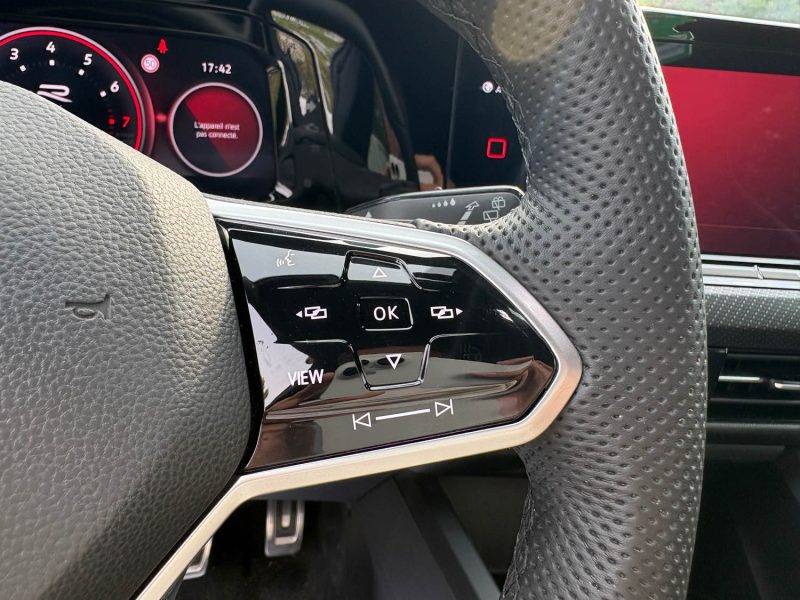 VOLKSWAGEN GOLF 8 1.5 TSI 130 R-LINE / CARPLAY / KEYLESS / CAMERA