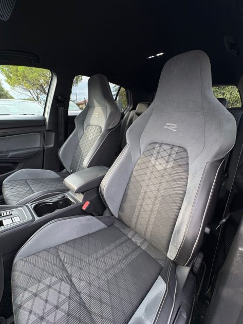 VOLKSWAGEN GOLF 8 1.5 TSI 130 R-LINE / CARPLAY / KEYLESS / CAMERA