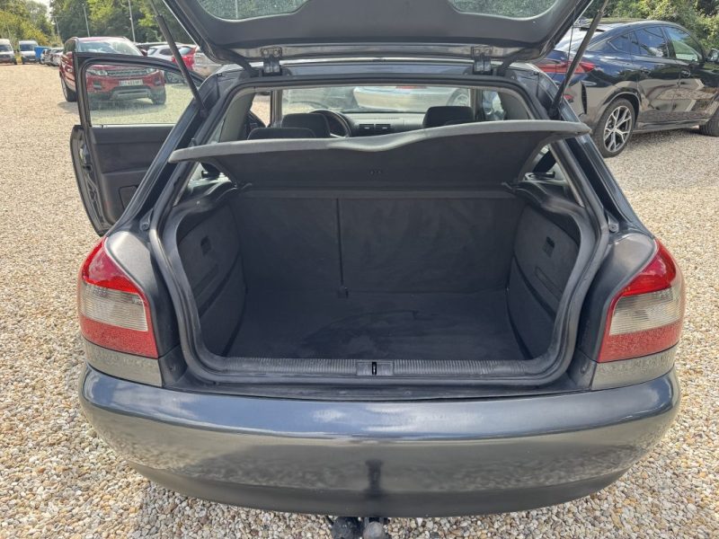 AUDI A3 1.9 TDI 130 ch AMBIENTE Volant moteur et embrayage NEUF