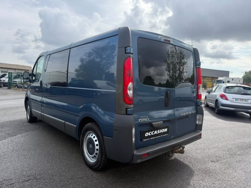OPEL VIVARO L2H1 2009 2.5L 146 cv Clim Attelage