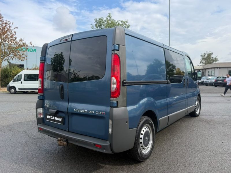 OPEL VIVARO L2H1 2009 2.5L 146 cv Clim Attelage