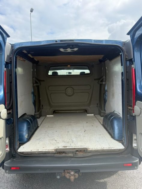 OPEL VIVARO L2H1 2009 2.5L 146 cv Clim Attelage