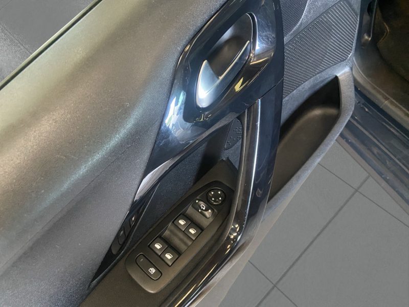 PEUGEOT 208 1.2 VTI 82 CV *CAMERA DE RECUL*.