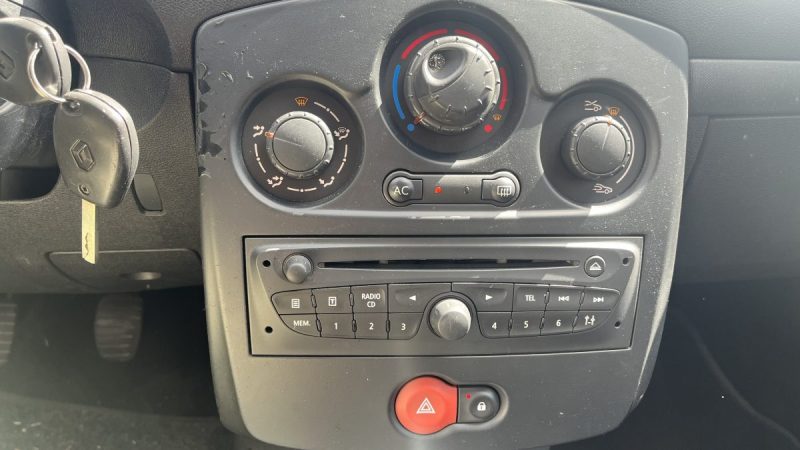 RENAULT CLIO III YAHOO 1.2 16V 2011