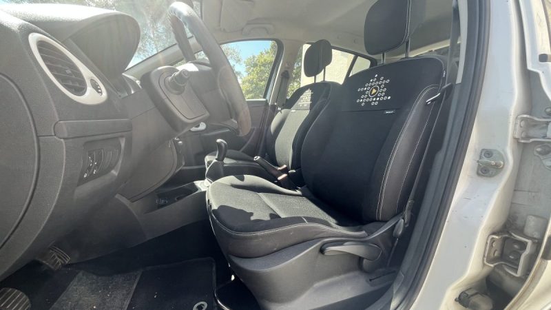 RENAULT CLIO III YAHOO 1.2 16V 2011