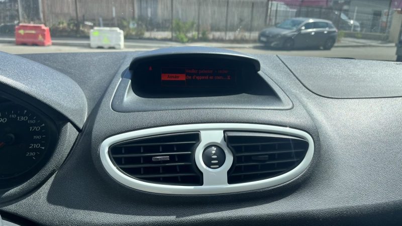 RENAULT CLIO III YAHOO 1.2 16V 2011