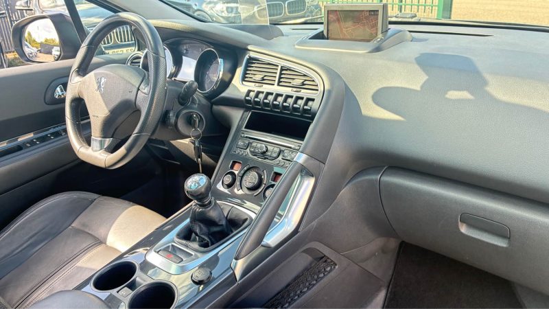 PEUGEOT 3008 2.0 HDI 150 Ch Féline