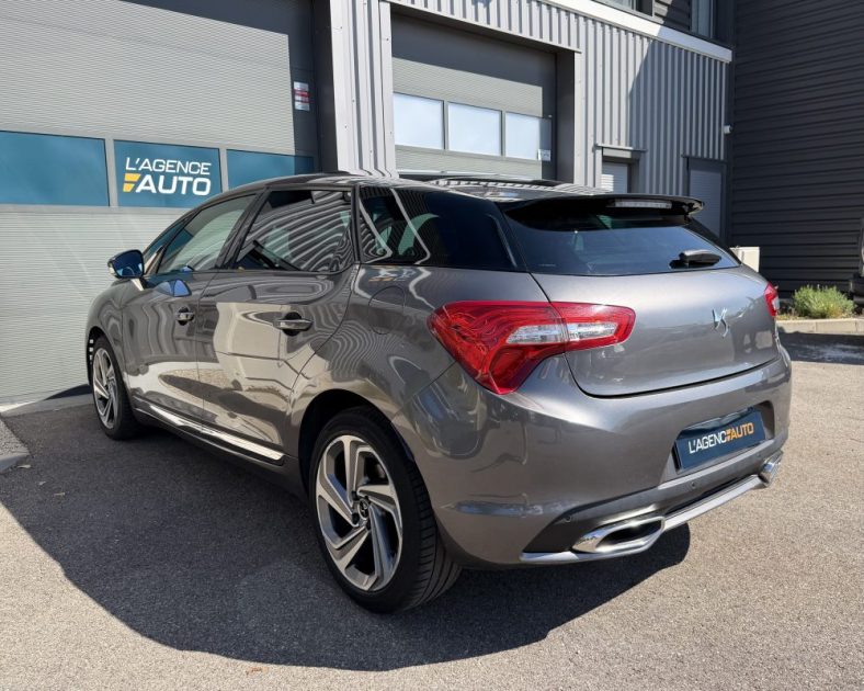 DS DS5 2.0 BLUE HDI - Diesel - 150ch - SPORT CHIC - Sièges chauffants - Toit pano - 2017