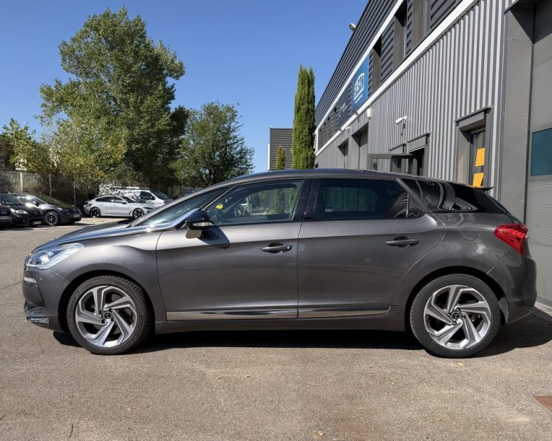 DS DS5 2.0 BLUE HDI - Diesel - 150ch - SPORT CHIC - Sièges chauffants - Toit pano - 2017