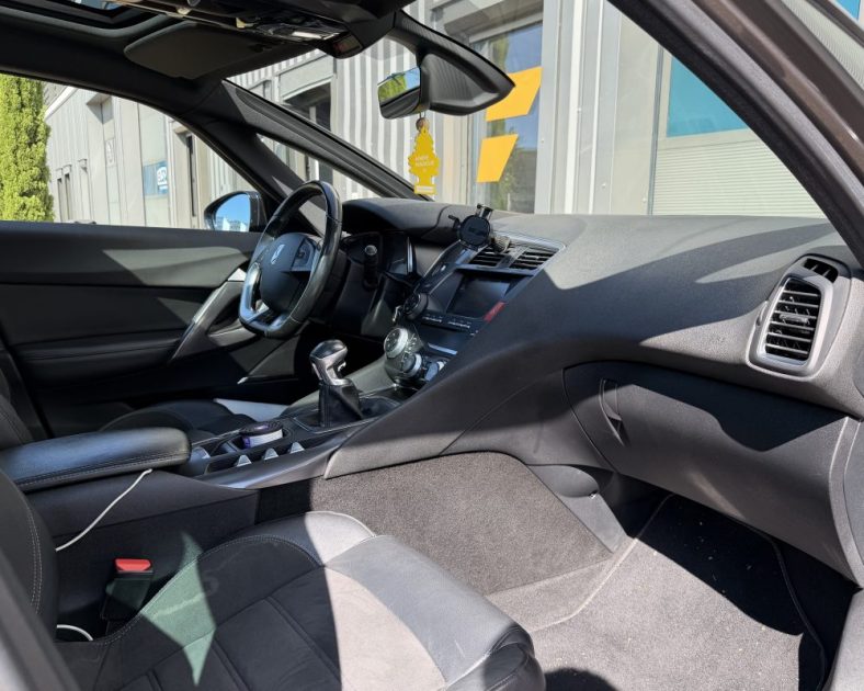 DS DS5 2.0 BLUE HDI - Diesel - 150ch - SPORT CHIC - Sièges chauffants - Toit pano - 2017