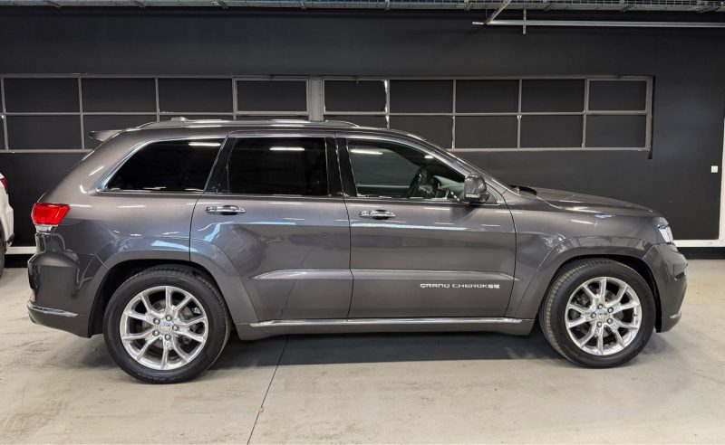 JEEP GRAND CHEROKEE SUMMIT 2016