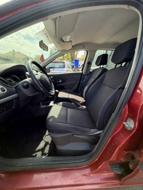 RENAULT CLIO  2005 - 142 024Kms - Distrib ok - Climatisation - Parfait Etat - Suivit RENAULT