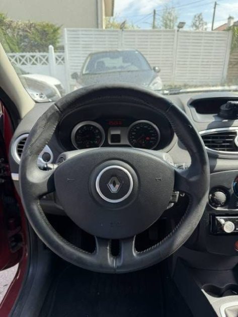 RENAULT CLIO  2005 - 142 024Kms - Distrib ok - Climatisation - Parfait Etat - Suivit RENAULT