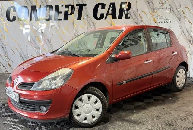 RENAULT CLIO  2005 - 142 024Kms - Distrib ok - Climatisation - Parfait Etat - Suivit RENAULT