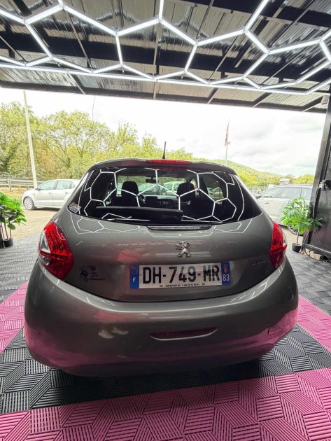 Peugeot 208 Style Essence 2014 – Garantie 12 mois – Échange reprise possible