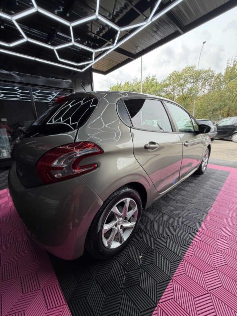 Peugeot 208 Style Essence 2014 – Garantie 12 mois – Échange reprise possible