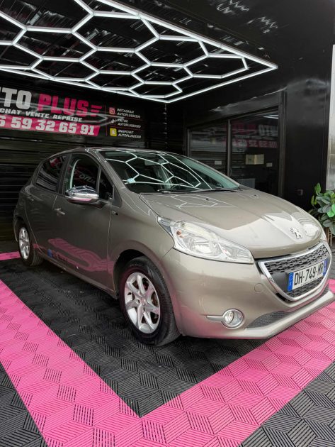 Peugeot 208 Style Essence 2014 – Garantie 12 mois – Échange reprise possible