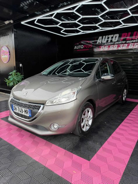 Peugeot 208 Style Essence 2014 – Garantie 12 mois – Échange reprise possible