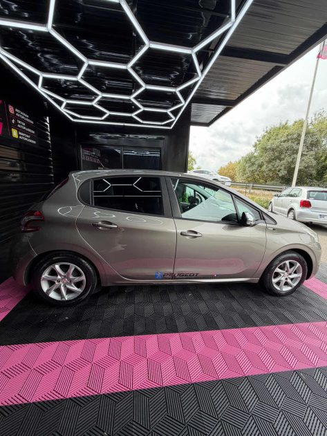 Peugeot 208 Style Essence 2014 – Garantie 12 mois – Échange reprise possible