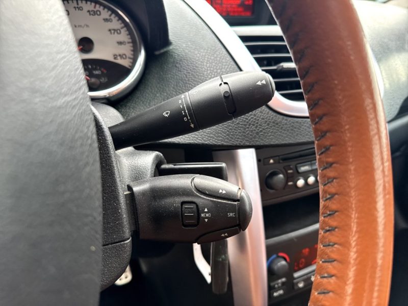 PEUGEOT 207 CC FELINE 1.6 VTI 16V GARANTIE 12 MOIS PIECES ET MAIN D'OEUVRE